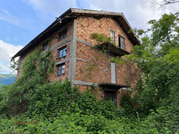Продава къща, гр. вършец, област монтана
