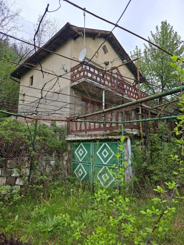 Продава вила, гр. златица, област софия област