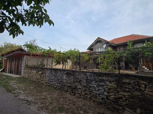 Продава къща, с. леденик, област велико търново