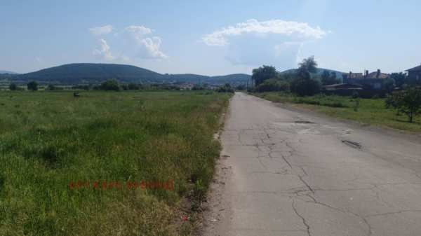Продава  парцел с. Горна Малина, област София
      630 кв.м