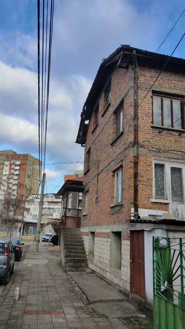 Продава етаж от къща, гр. видин, център
