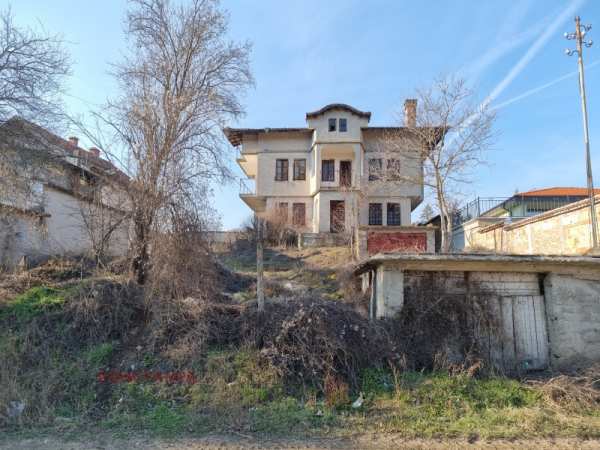 Продава  къща с. Змейово, област Стара Загора
      232 кв.м