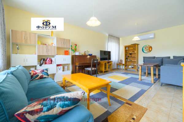 Продава  къща с. Царацово, област Пловдив
      262 кв.м