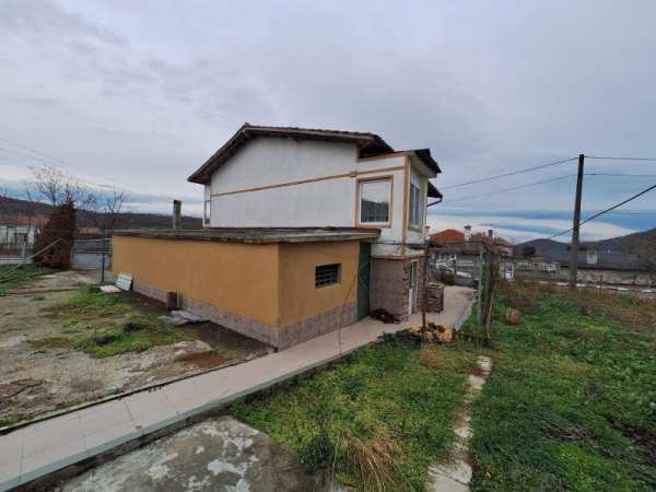 Продава  къща с. Църква, област Добрич
      124 кв.м