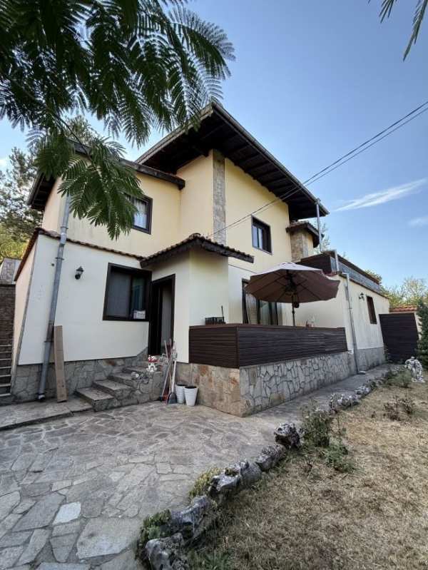 Продава къща, с. гълъбовци, област софия област