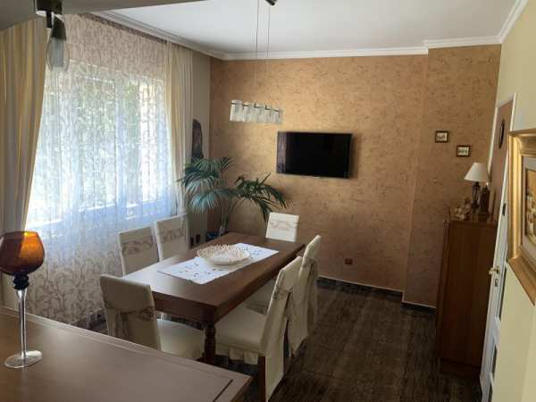 Продава  многостаен град Бургас, Център
      183 кв.м