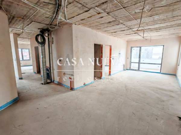 Продава 4-стаен, гр. перник, изток