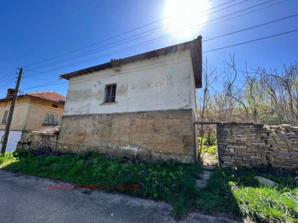 Продава  къща с. Дъскот, област Велико Търново
      200 кв.м