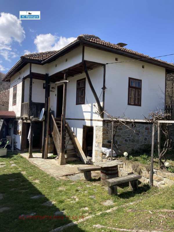 Продава къща, гр. етрополе, област софия област