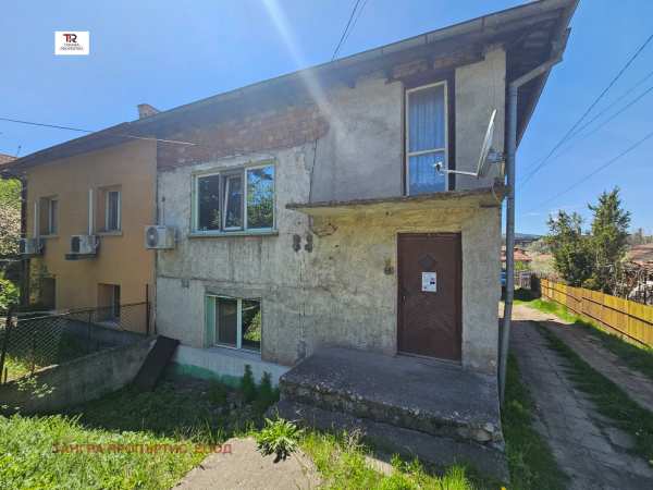 Продава къща, гр. перник, църква