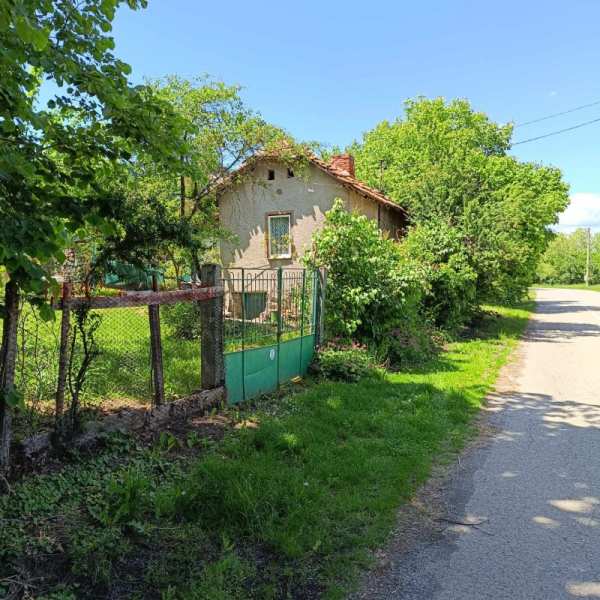 Продава  къща с. Кондофрей, област Перник
      505 кв.м
