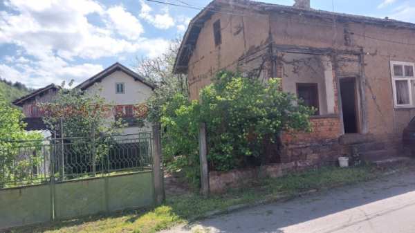 Продава  къща с. Лесидрен, област Ловеч
      140 кв.м