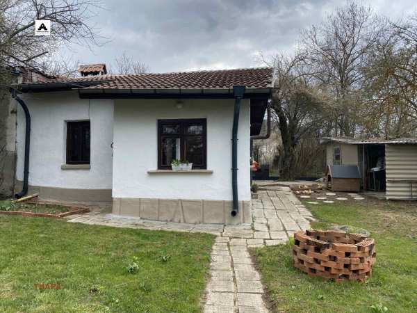 Продава къща, с. долно камарци, област софия област