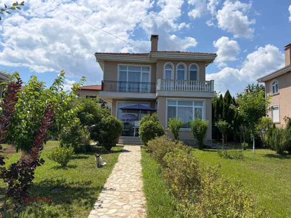 Продава къща, с. близнаци, област варна