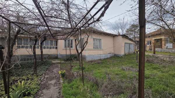 Продава къща, с. красен, област добрич