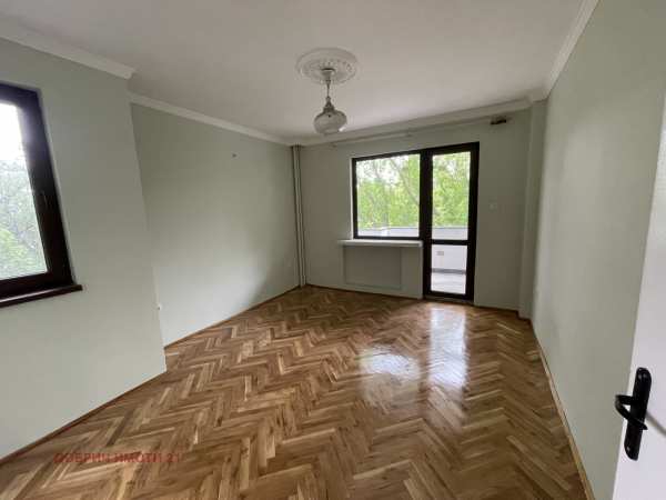 Продава 4-стаен, гр. добрич, център
