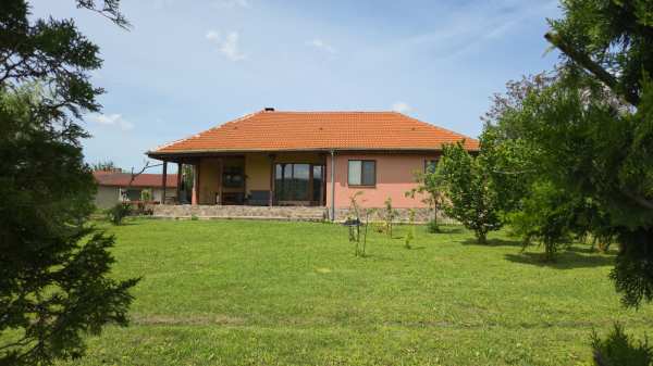 Продава къща, гр. добрич, център