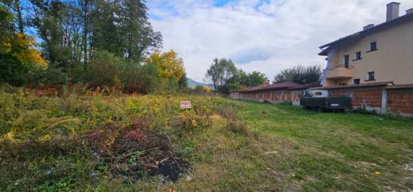 Продава  парцел с. Трудовец, област София
      1300 кв.м