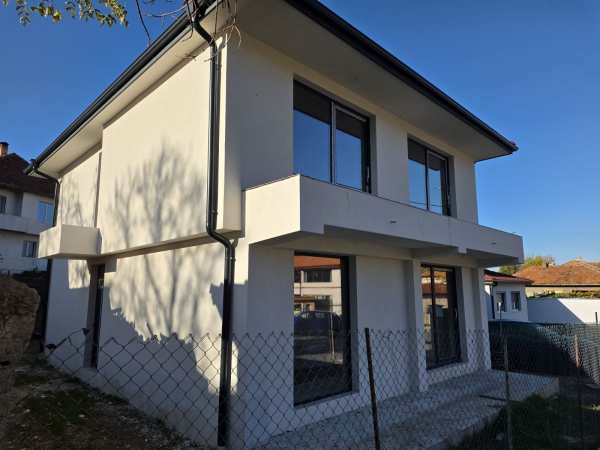 Продава къща, гр. разград, житница