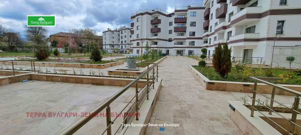 Продава 4-стаен, гр. перник, изток