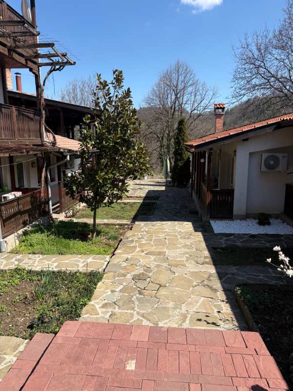 Продава хотел, с. орешак, област ловеч