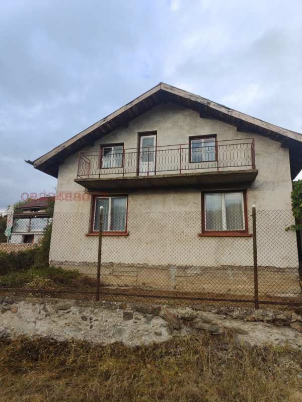 Продава  къща с. Негушево, област София
      840 кв.м