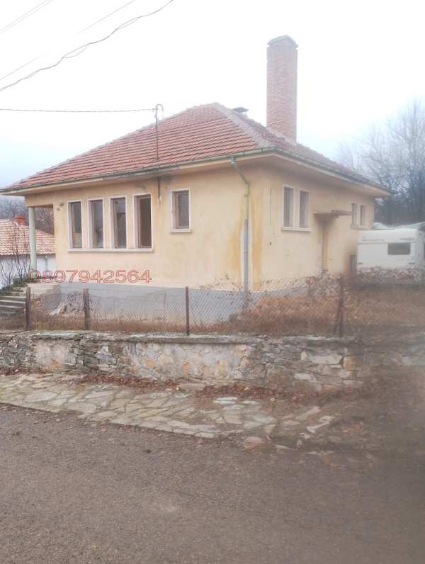 Продава къща, с. средно градище, област стара загора