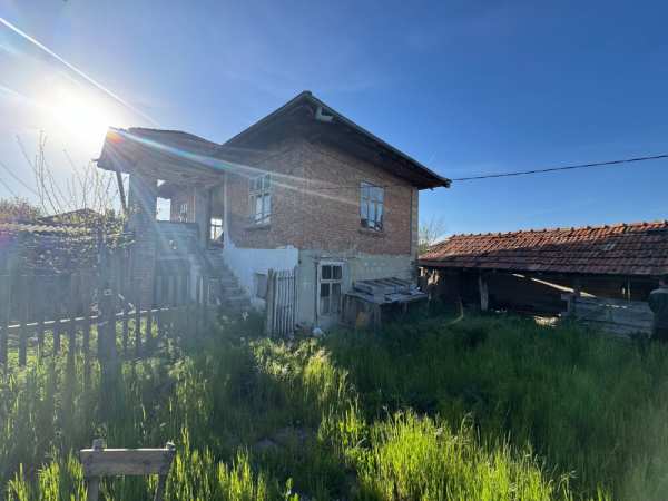 Продава къща, с. комарево, област варна
