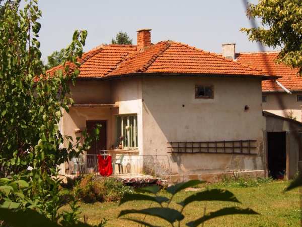 Продава къща, с. лесново, област софия област