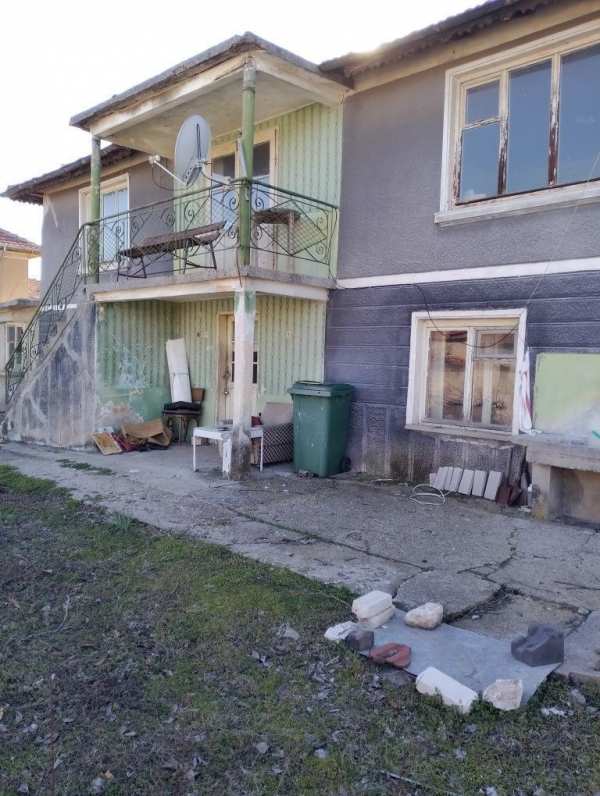 Продава  къща с. Долнослав, област Пловдив
      130 кв.м