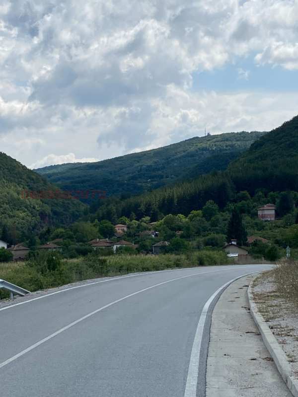 Продава  парцел с. Калотина, област София
      1056 кв.м