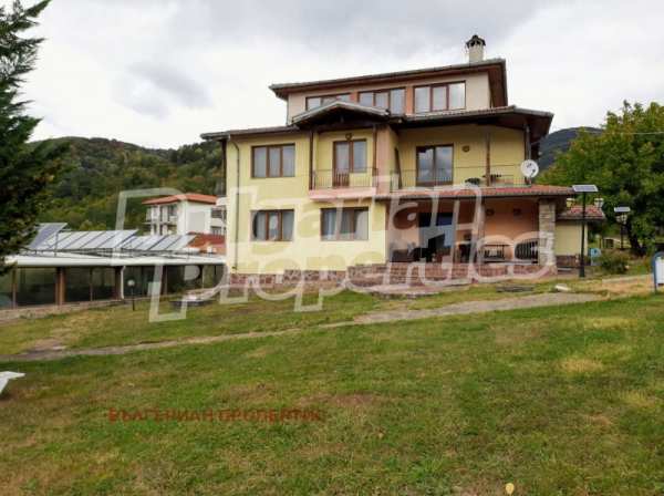 Продава хотел, с. кръвеник, област габрово