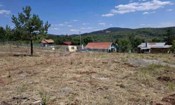 Продава парцел, с. градец, област софия област