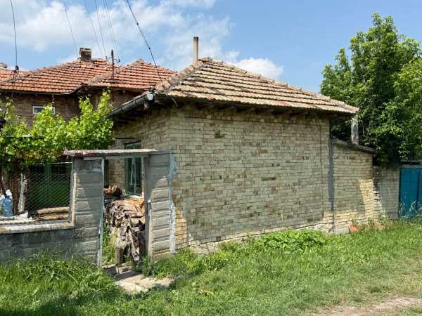 Продава къща, с. здравец, област търговище