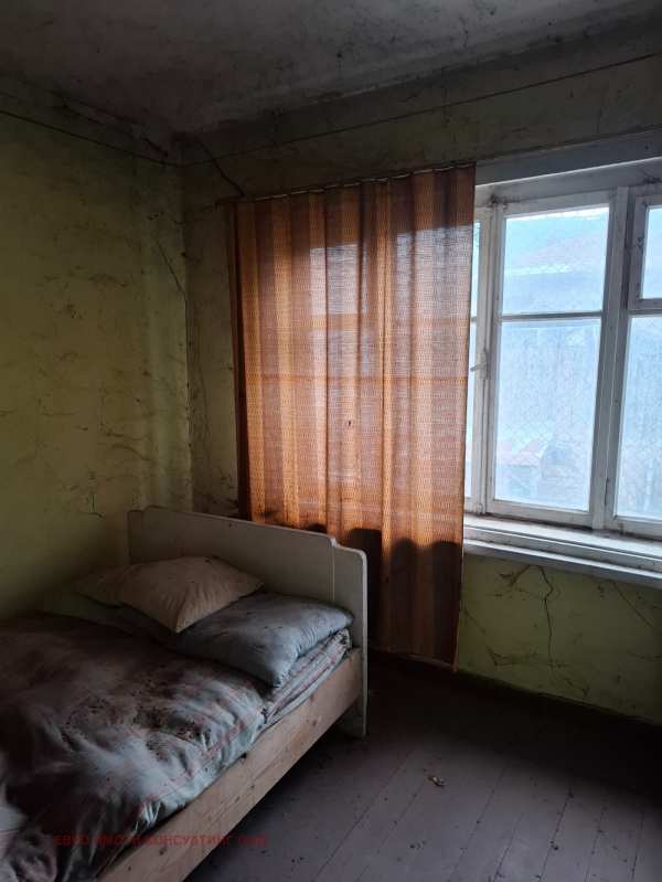 Продава етаж от къща, гр. чепеларе, област смолян