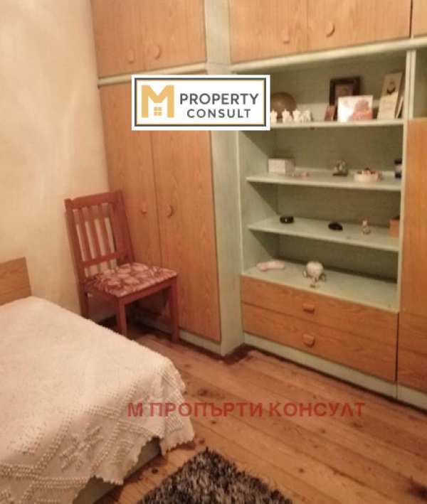 Продава етаж от къща, гр. долни дъбник, област плевен