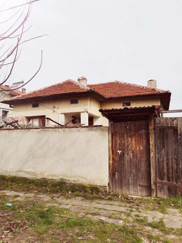 Продава къща, гр. левски, област плевен