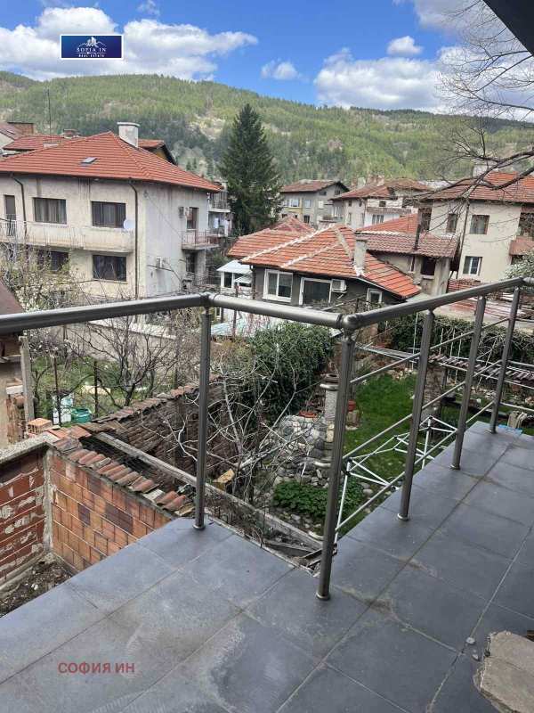 Дава под наем 3-стаен, гр. дупница, област кюстендил