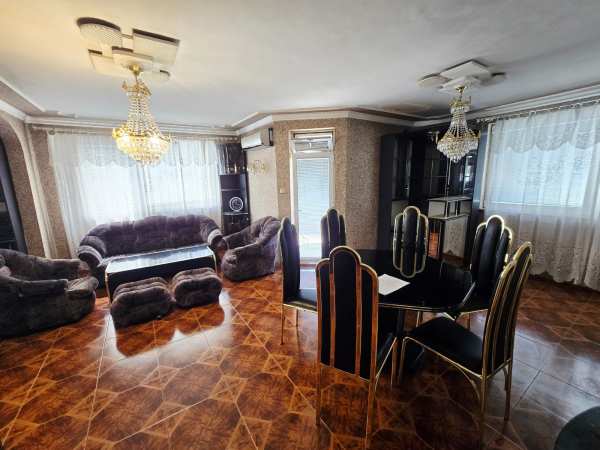 Дава под наем 4-стаен, гр. пловдив, център
