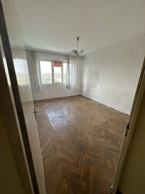 Продава 3-стаен, гр. добрич, център