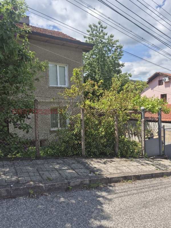 Продава къща, гр. своге, област софия област