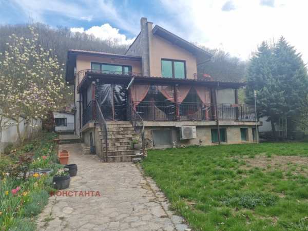 Продава  къща с. Лясково, област Стара Загора
      350 кв.м
