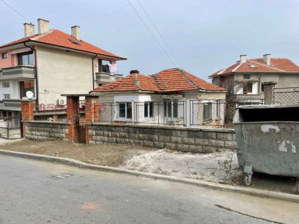 Продава къща, гр. карнобат, област бургас