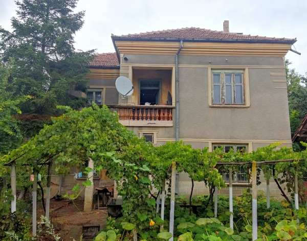 Продава къща, с. златия, област монтана