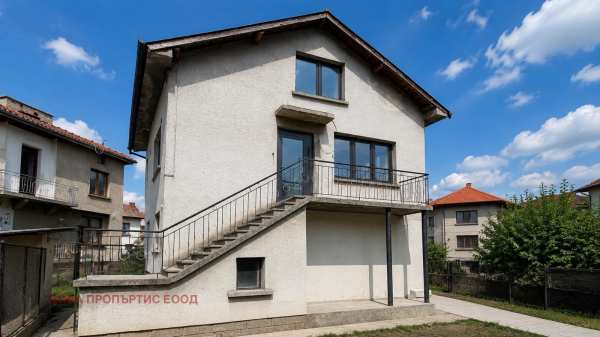 Продава етаж от къща, гр. самоков, област софия област