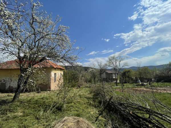 Продава къща, гр. годеч, област софия област