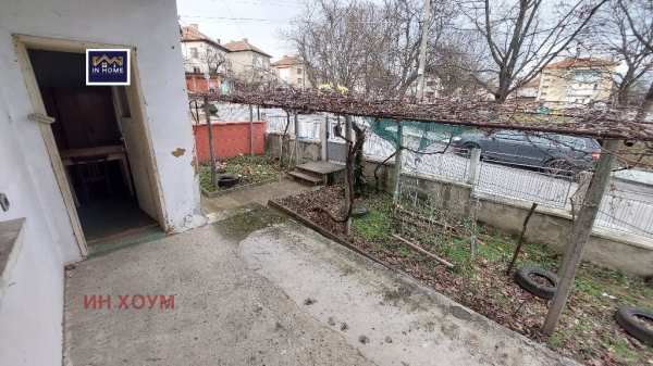 Продава етаж от къща, гр. мездра, област враца