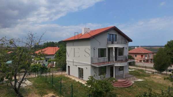 Продава къща, с. равна гора, област варна