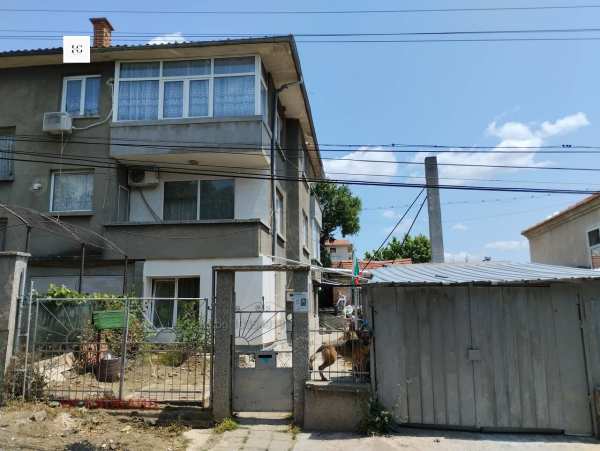 Продава етаж от къща, гр. айтос, област бургас