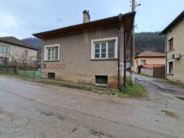 Продава къща, с. лопян, област софия област